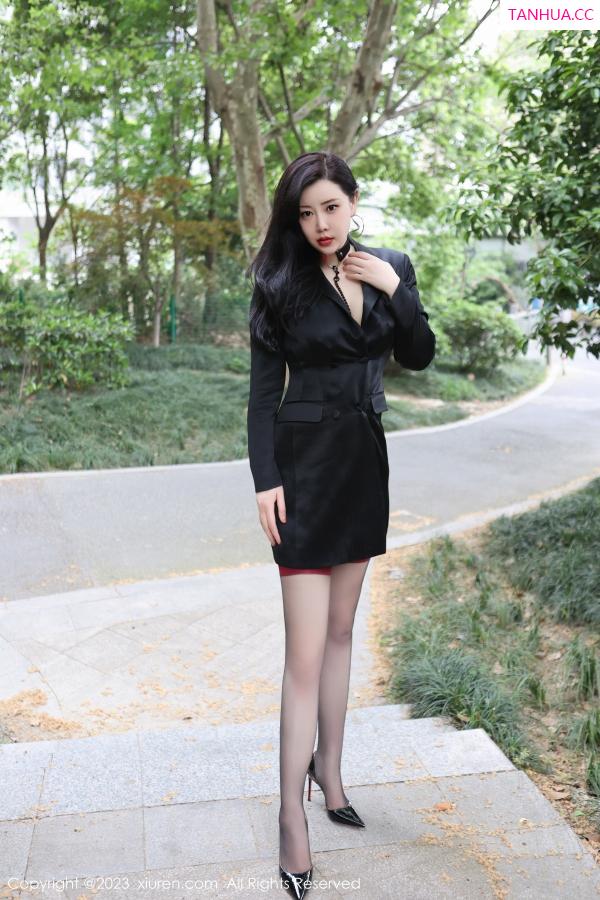 王格 王婉悠 [XiuRen]高清写真图 2023.06.20 No.6950 王婉悠Queen 丝袜美臀第2张图片